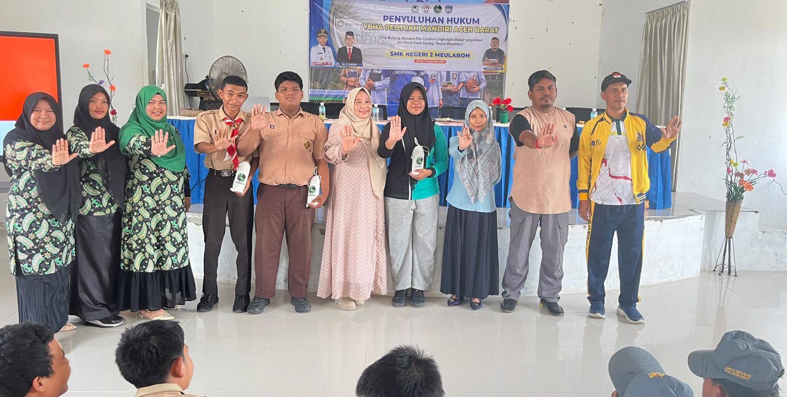 YBHA dan Forhati Aceh Barat Edukasi Siswa SMK Negeri 2 Meulaboh tentang Bahaya Bullying